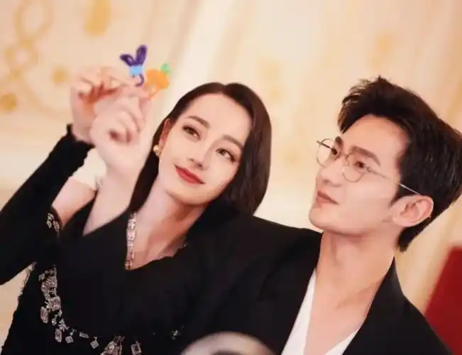 杨洋|杨洋宋茜再登热搜,狗仔曝两人在房间待了七天,调侃男方是恋爱脑