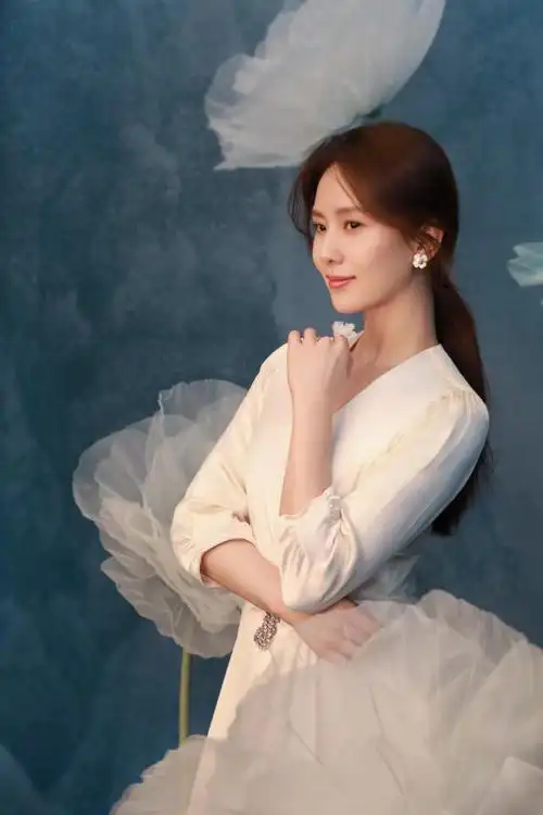 刘诗诗国风造型真的封神!穿拂袖裙美成"花魁",绝美气质真开挂