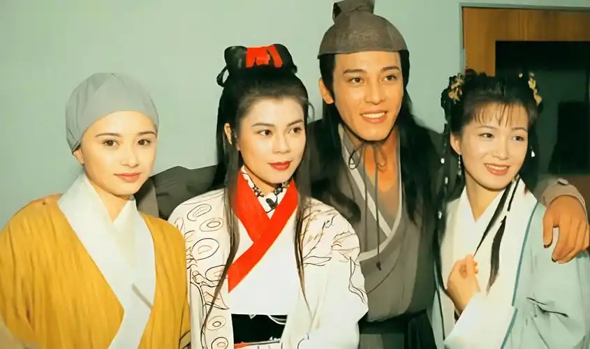 难怪笑傲江湖没有续集,后世涌现了两位高手,令狐冲也被他们所杀_任盈