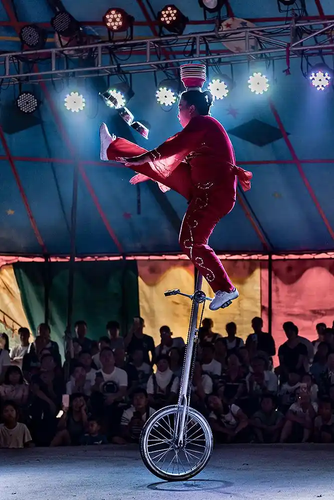 国粹吴桥杂技巡礼