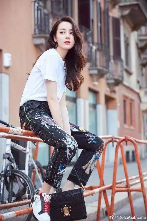 2017《我们的街拍时刻》十月:迪丽热巴(我们黄金比例的完美热巴( ))