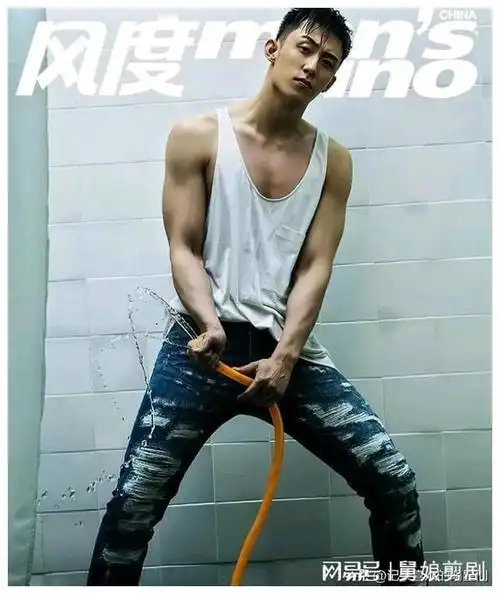 看看男演员们的腹肌一个比一个帅!