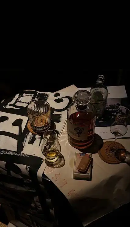 冷淡风ins暗色系锁屏壁纸超气质的壁纸心情愉悦