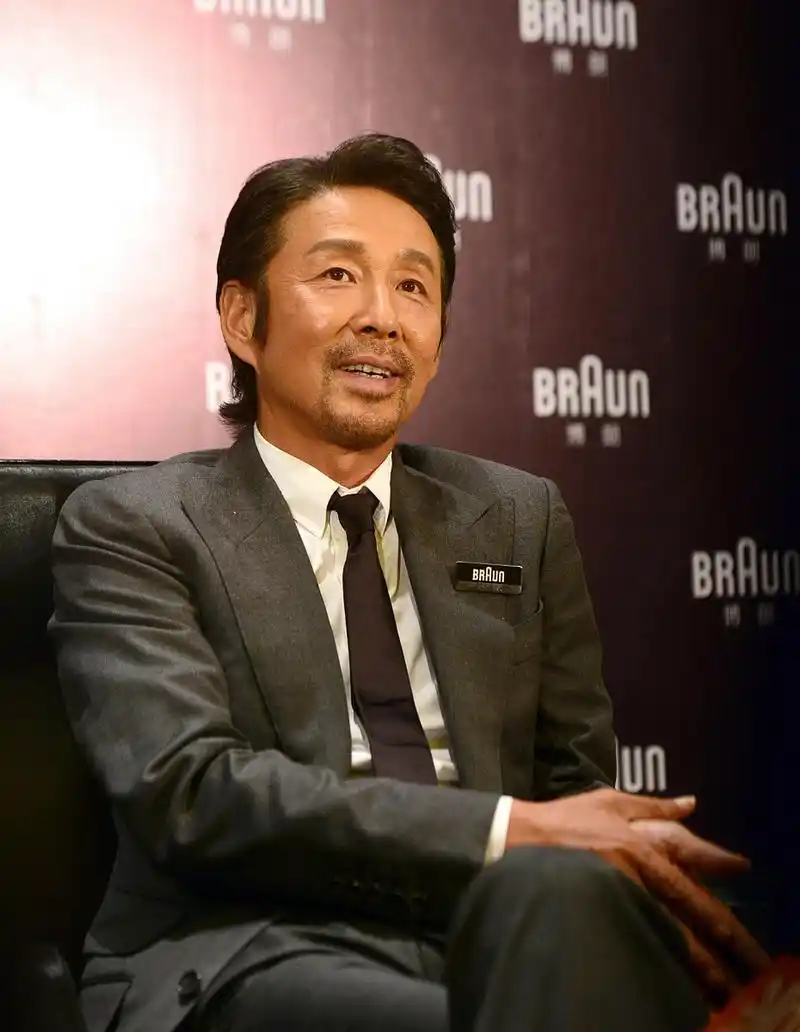 换个做法便成功 在娱乐圈中,陈道明是公认难以接受采访的人.