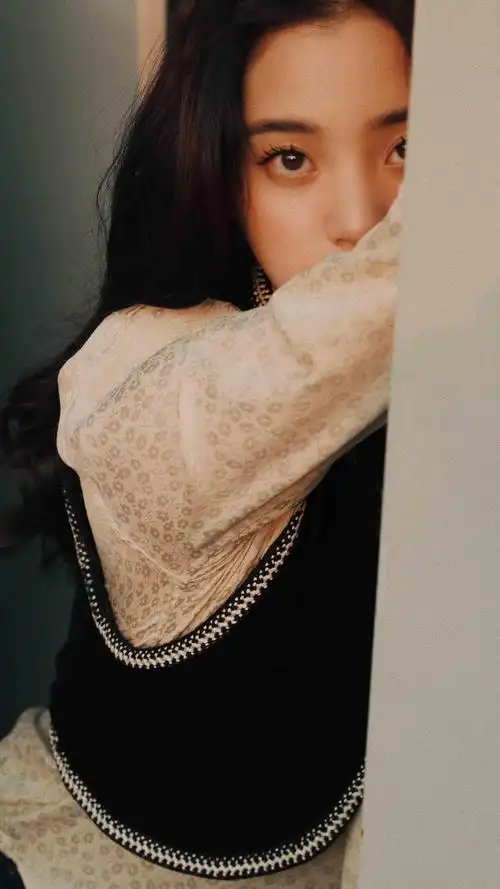 欧阳娜娜复古浪漫写真