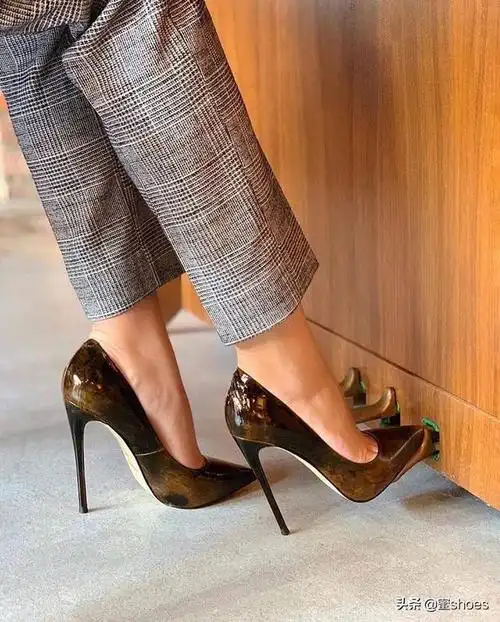 恨天高系列高跟鞋的美感你能体会吗展示女性骨子里的美
