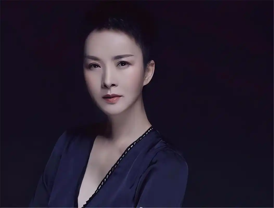 谢兰参演过《古村女人》,《忘掉我是谁》,《大宅门》,《雪白血红》等