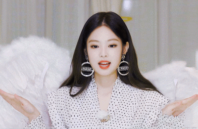 金智妮 jennie 动图 cr.logo