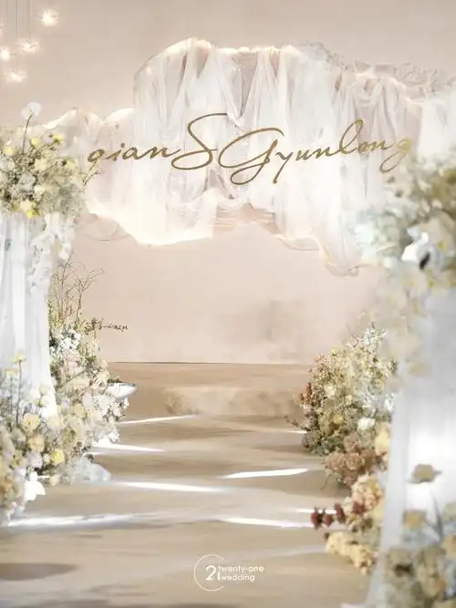 一眼着迷软软的云朵婚礼看着也太舒服了