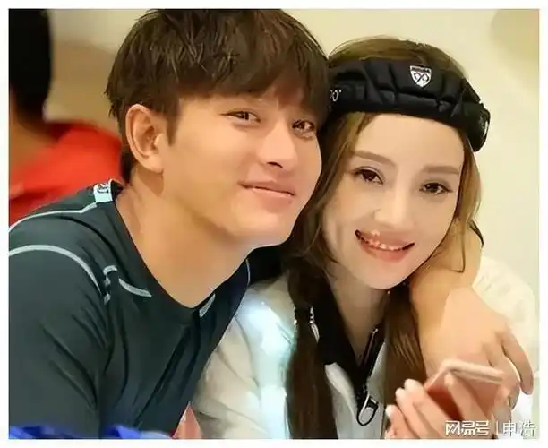 李小璐:被骂五年,现在曝出和贾乃亮穿情侣装,两人要复合了吗