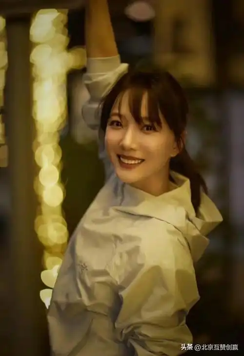 2012年,王珞丹参与录制中央电视台春节联欢晚会,并与蔡国庆合唱《常