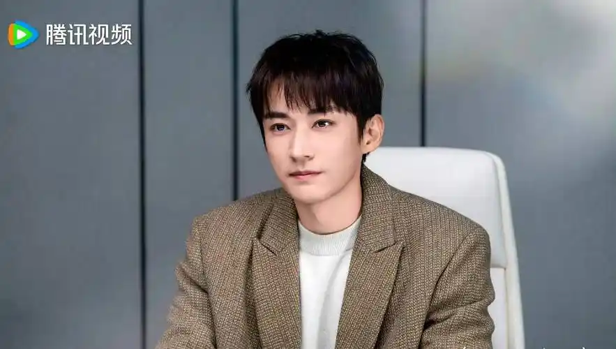 两大新剧同时开播,失去古装滤镜的刘学义居然被井柏然