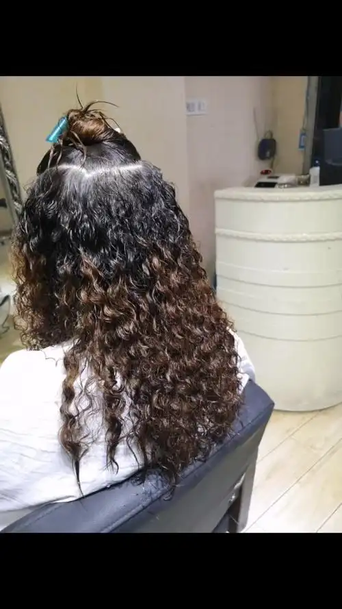 三天前烫的小卷冷烫,今天过来改成热烫.