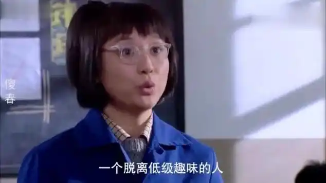 傻春女学生上课不认真被老师叫起来背书她一开口老师被打脸|教师_网易