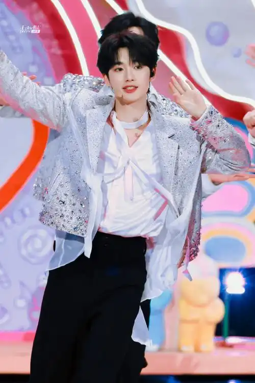 王者荣耀时代少年团直播##丁程鑫 二十二岁恒鑫璀璨