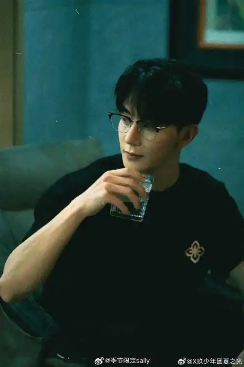 又是戴眼镜,好帅的!#夏之光营业