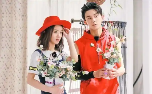 为谭松韵怒怼主持人,被吴京看中做儿子,吴磊情商到底有多高