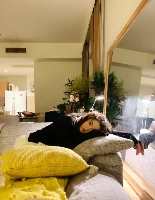 姜贞羽慵懒居家生活照图片