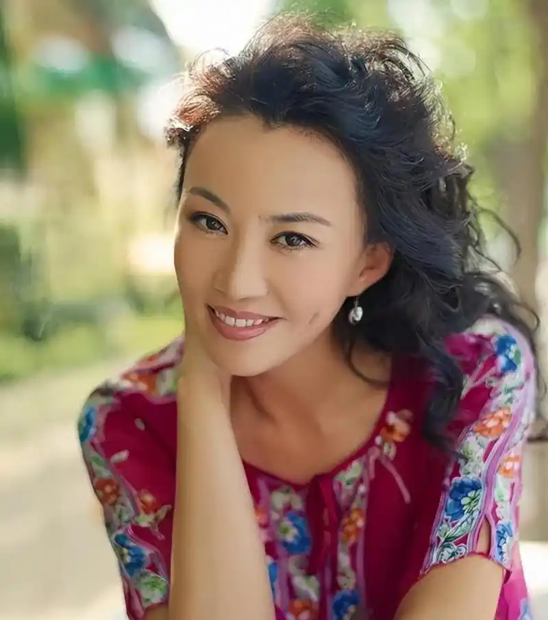 演员马丽:低调33年,家庭美满,儿子继承演艺事业 演员马丽在影视圈中