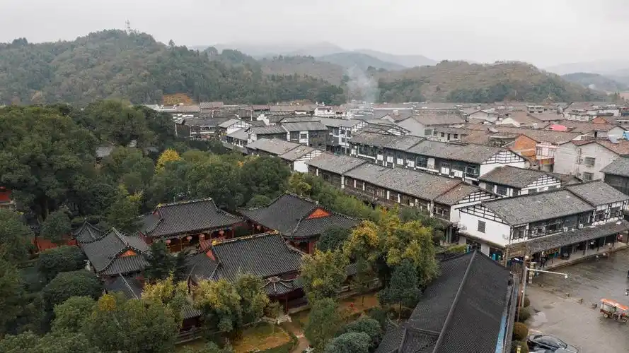 【携程攻略】龙虎山上清古镇景点,上清古镇已经有上千年的历史,该镇属