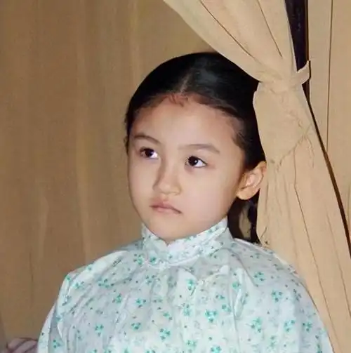 因此在2005年的时候,她便被一个剧组看中,邀请她出演《爱人香》这部剧