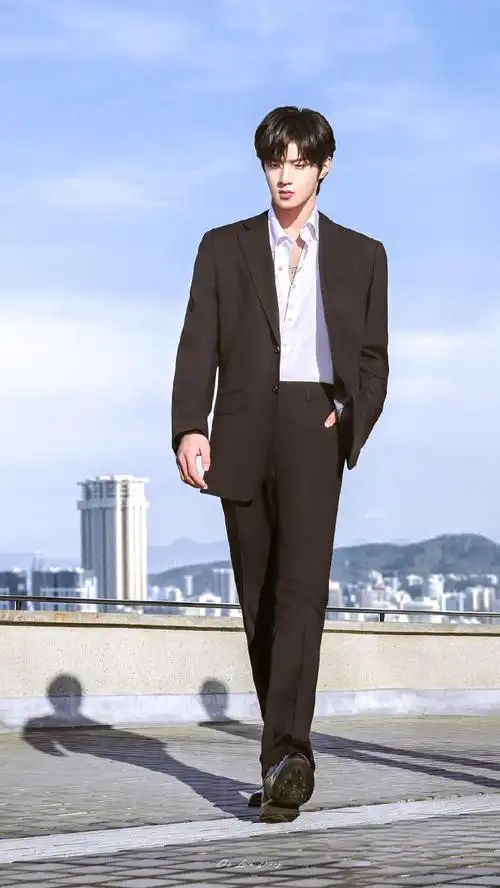 刘耀文黑西装白衬衫