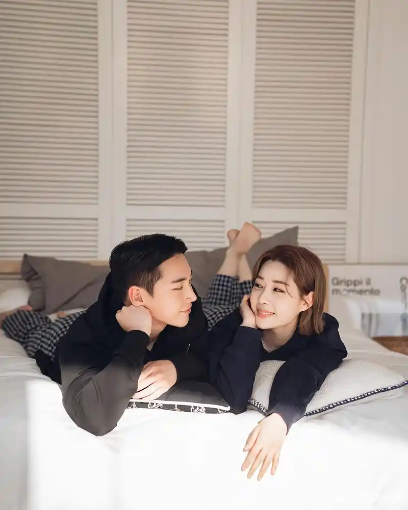 夫妻情侣拍照咋摆姿势,这10组案例,帮你夫妻照片优美好看