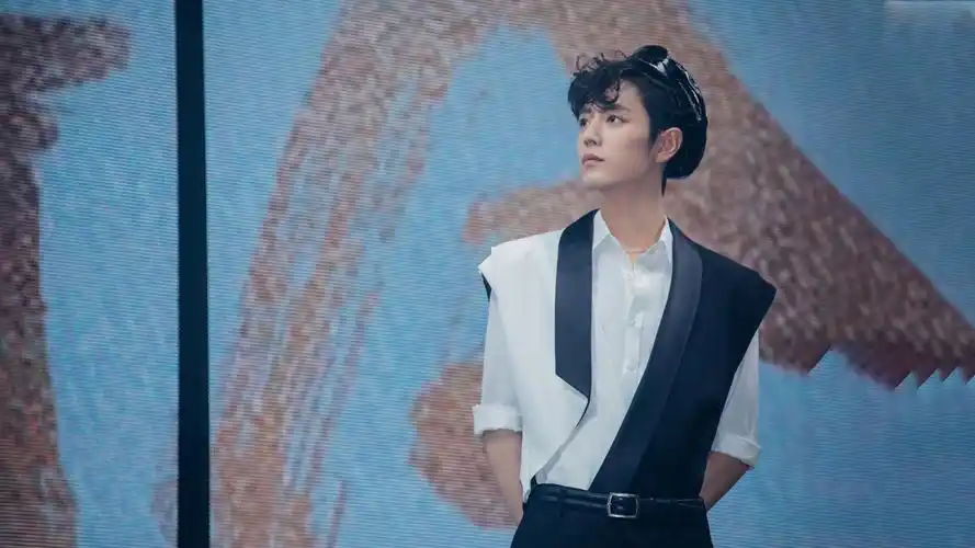 肖战有哪些好看的高清无水印图片(可以当壁纸的那种)? - 知乎