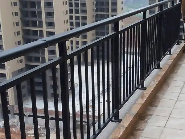 阳台护栏多少钱一米