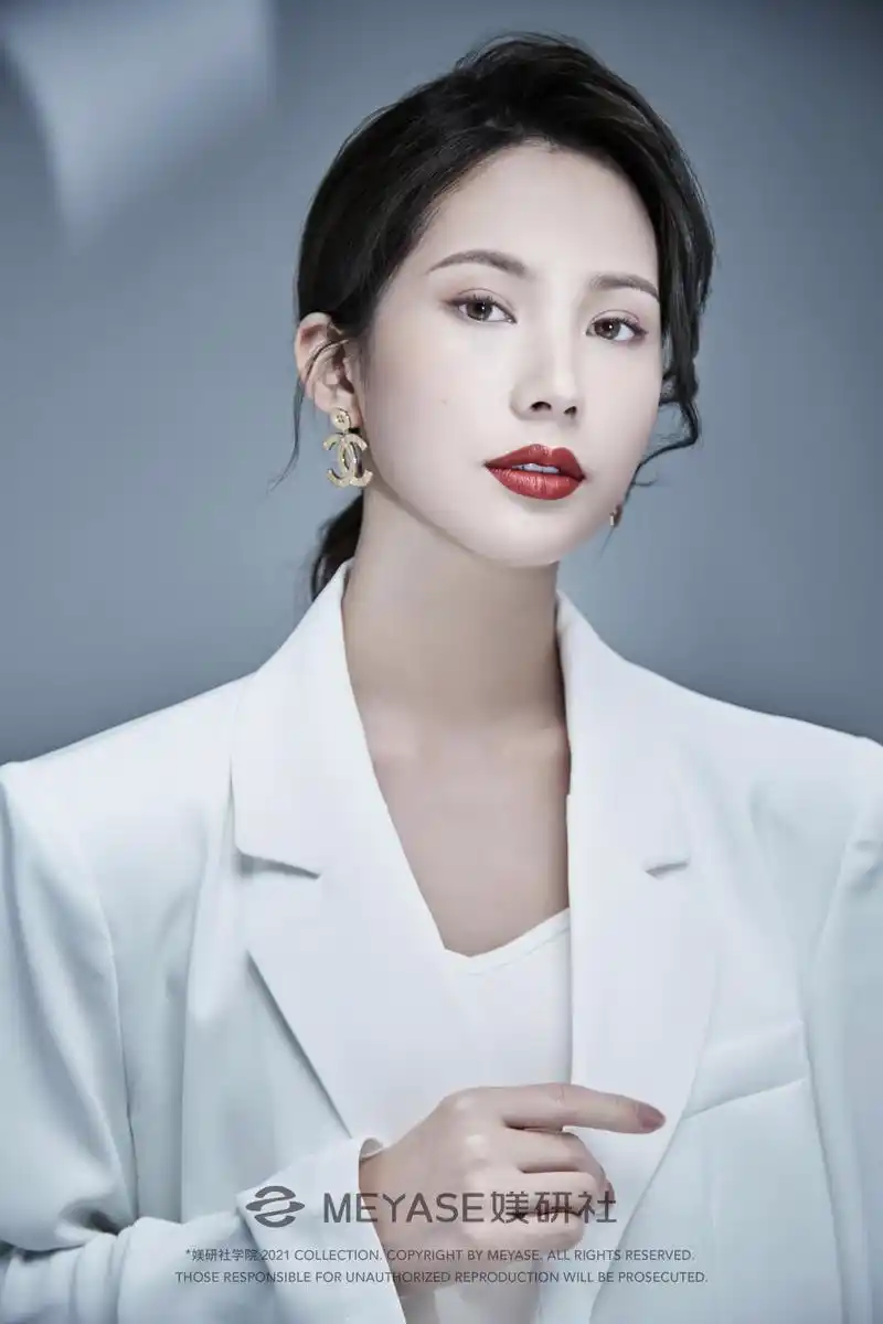 meyase|低马尾职业妆写真