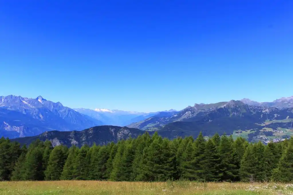 夏天山,奇妙的高山景观,在夏天.