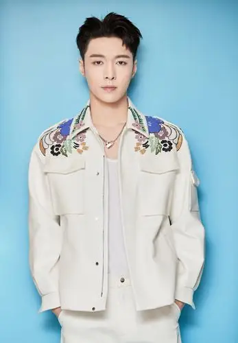 张艺兴印花夹克帅气图片写真15