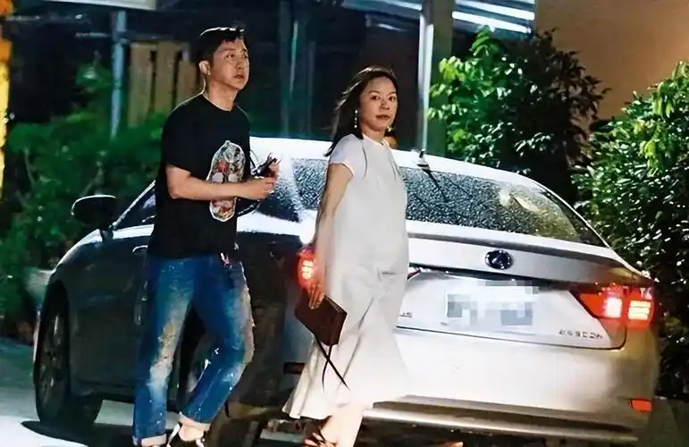 对于张嘉欣的直爽,庾澄庆也是有同感,身处在这个圈子里,两人都很忙碌