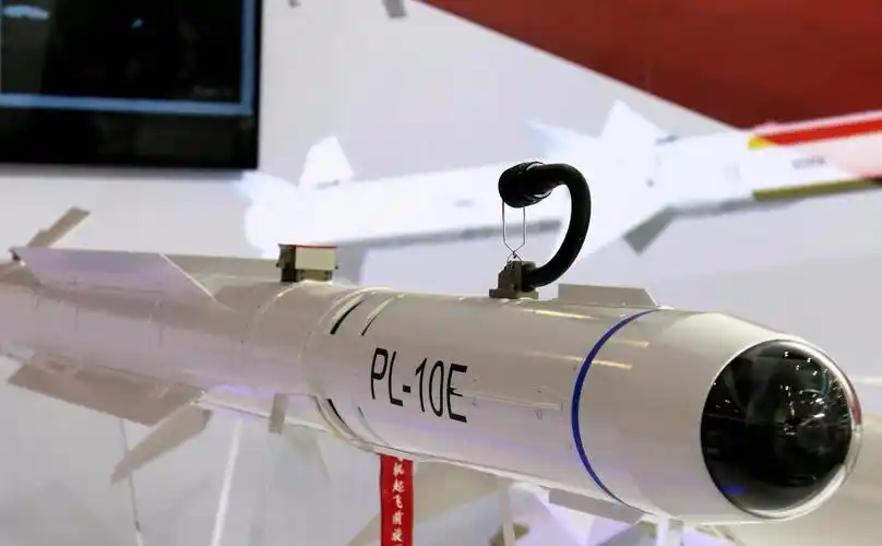 许多技术都有了更大的提升,据相关媒体报道,霹雳-15空空导弹的射程有