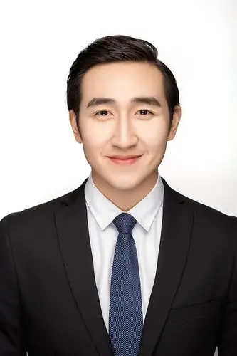 拍摄手法 创意 造型 服装 1套/人 化妆 1套/人 服装说明 提供正装