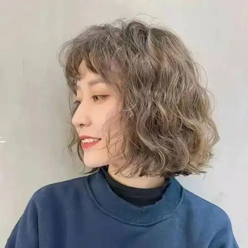 复古港风满头卷烫发太火了