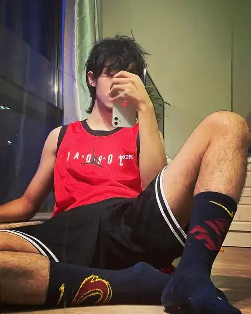 ootd体育生穿搭各种颜色篮球袜