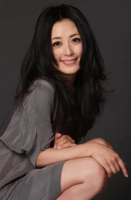 17岁出道走红意外怀孕却不知道老公是谁如今儿子长相惹争议