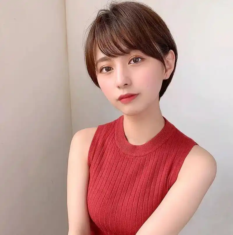 打理起来既方便又上镜,简约高级,属于百搭发型中的短发#2022流行发型