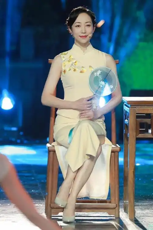 韩雪的旗袍造型这才是从大户人家出来的的江南女子