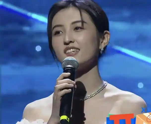 本届金鸡奖上女星们的造型