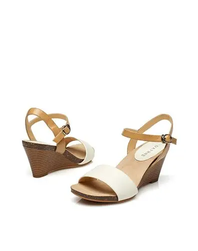 达芙妮米白女凉鞋