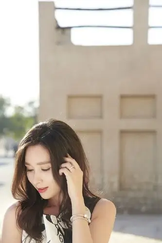 杨恭如最新画报曝光,43岁还能保持这身材皮肤,女星看了都得羡慕