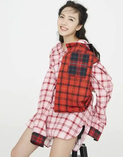 中国出生城市:毕业院校:出生日期:1998年11月9日人物简介:苏晓彤,1998