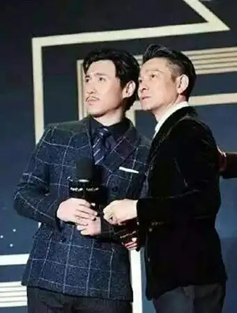 沈腾发与刘德华合照 网友直指长得太着急像叔叔(图)