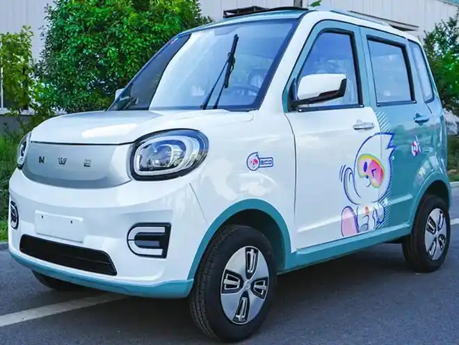 最低8000元2款电动四轮车有智能语音和冷暖空调老少都能开