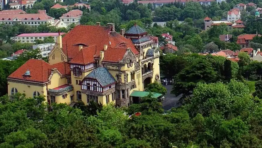 青岛德国总督楼旧址博物馆英文诗写生