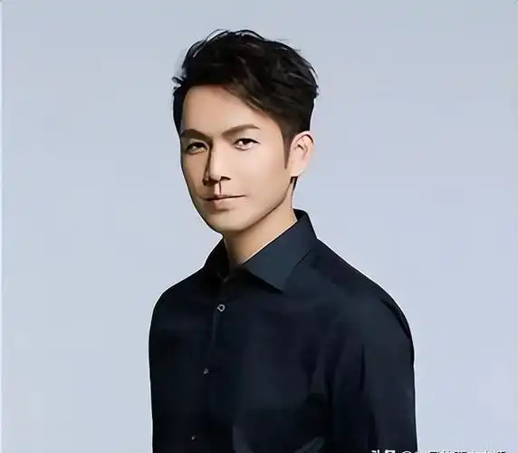 事实证明,"逐渐消失"的钟汉良,已经在另一个圈子里红