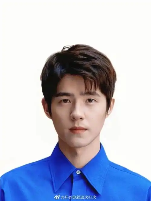 一组刘昊然的证件照男朋友好帅