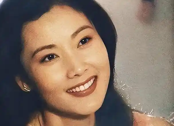 何赛飞和丈夫丁克10年愁坏婆婆35岁高龄产子全家乐开怀